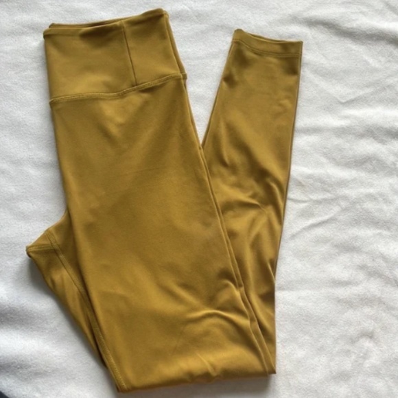 Girlfriend Collective Medium Bundle - 6 items - Picture 4 of 8